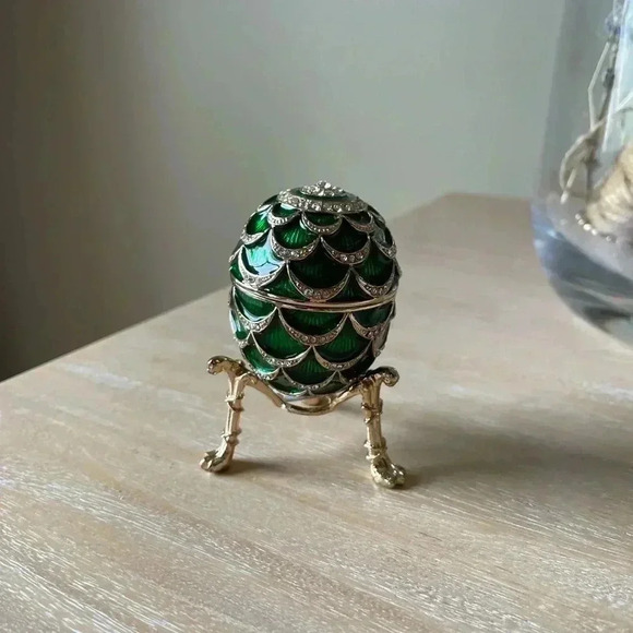 Stunning Emerald Color Russian Egg Watch With Stand - Picture 2 of 5